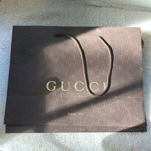 4 Gucci paper bags